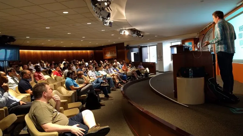 August meetup: Realm, and Smoke & Mirrors in Android